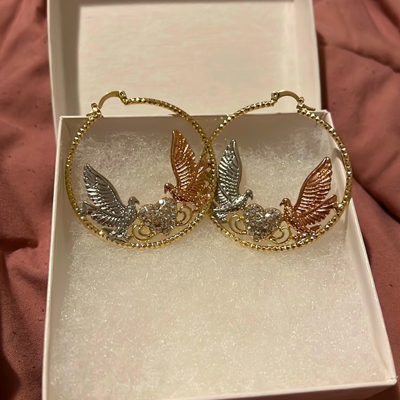 Gold Earrings - Picture 1 of 3